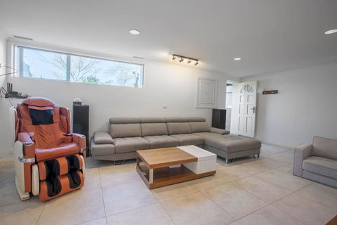 , , , Alice Wonderland, , ,  In 4 Beds House - Surfers Paradise Gold Coast 2