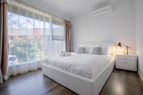 , , , Alice Wonderland, , ,  In 4 Beds House - Surfers Paradise Gold Coast 3