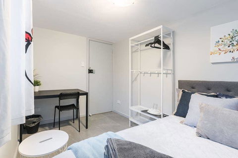 1 Double Quaint Grannyflat Private Room Near Public Transport - SHAREHOUSE - Surfers Paradise Gold Coast 1