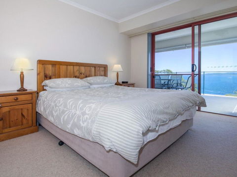 12 'Le Vogue', 16 Magnus St - Sensational Water Views, Lift, Pool & Tennis Court - Surfers Paradise Gold Coast 2