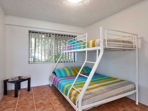 13 'The Poplars' 34 Magnus Street - Ground Floor Unit And Pool In Complex - Surfers Paradise Gold Coast 2