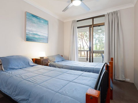 14 'The Commodore' 9-11 Donald Street- Unit In The Heart Of Town With Views & WIFI - Surfers Paradise Gold Coast 1