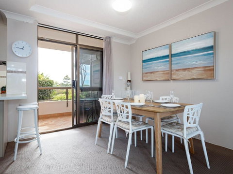 14 'The Commodore' 9-11 Donald Street- Unit In The Heart Of Town With Views & WIFI - Surfers Paradise Gold Coast 3