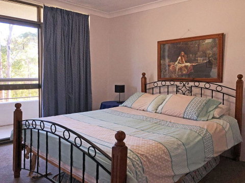 15 'The Commodore' 9-11 Donald Street - Great Unit Only A Short Walk To CBD - Surfers Paradise Gold Coast 3