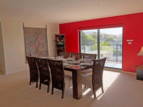 15 Dolphin Cove, 2 - 6 Government Rd - Stunning Penthouse With Views, Lift & Ducted Air Conditioning - Surfers Paradise Gold Coast 2