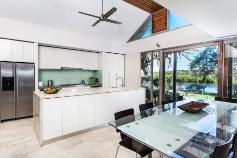 18A Childe Street, Belongil Beach - Belongil Beach Pavilion House - Surfers Paradise Gold Coast 1