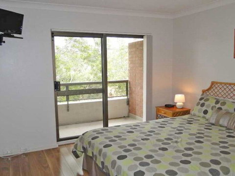 19 'The Commodore' 9-11 Donald Street - Two Bedroom Unit In The CBD Of Nelson Bay - Surfers Paradise Gold Coast 2