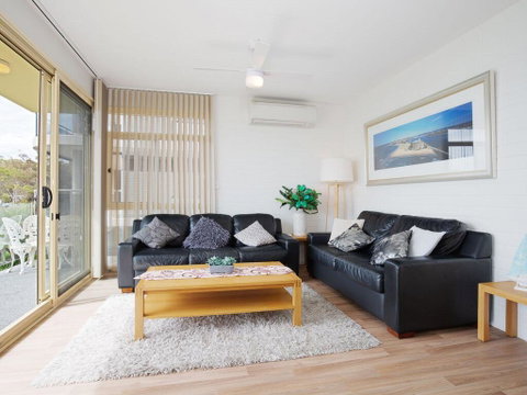 2 'Little Hut' 20 Kurrawa Close - Stunning Water Views Of Little Beach - Surfers Paradise Gold Coast 2