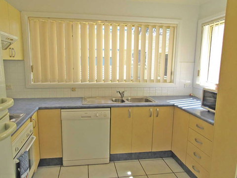 2 'Mahi Mahi', 5 Achilles Street - 3 Bedroom Between Shoal Bay And Little Beach - Surfers Paradise Gold Coast 1