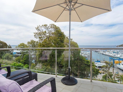 2 'Paradiso', 4 Laman Street - Beautiful Unit With Stunning Water Views & Pool - Surfers Paradise Gold Coast 0