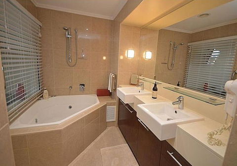 2 BDR/Apt/Foxtel/WiFi/Pool/parking/Spa/Hervey Bay - Surfers Paradise Gold Coast 2