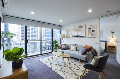 2 Bdrm 2 Bthrm Apt With Parking In Central CBD - Surfers Paradise Gold Coast 1