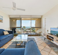 2 Bedroom Top Floor Unit - Ocean Views and Pool - Surfers Paradise Gold Coast