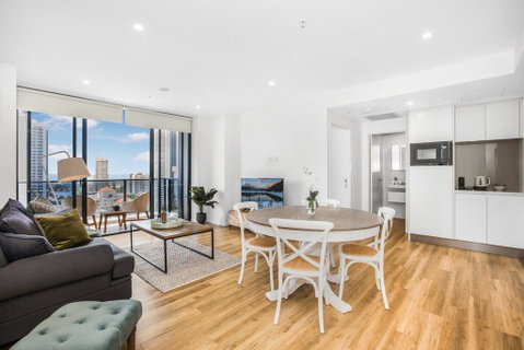 2-Bed Beach Apartment With Pool, Parking And Balcony - Surfers Paradise Gold Coast 0