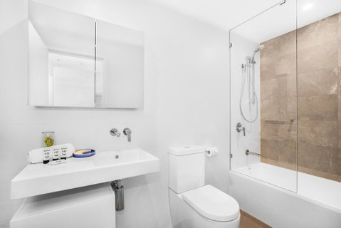 2-Bed Beach Apartment With Pool, Parking And Balcony - Surfers Paradise Gold Coast 3