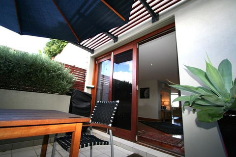 2/21-25 Fletcher Street - Casablanca At Bogarts - Surfers Paradise Gold Coast 1