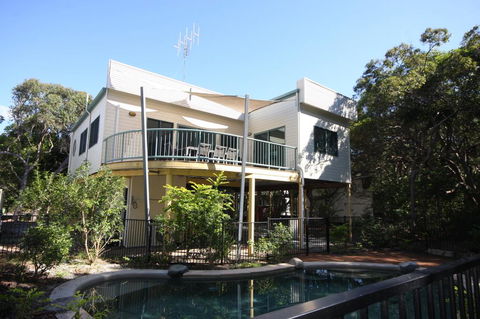 20 Orania Court - Two Storey Family Home With Swimming Pool, Patio & Large Deck. Pet Friendly - Surfers Paradise Gold Coast 0