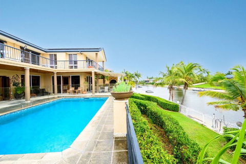 Benowa Bliss Retreat - Waterfront With Skyline Views - Surfers Paradise Gold Coast 0
