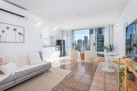Boho Oceanview Apartment - Surfers Paradise Gold Coast 1