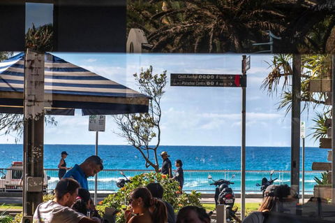 Boho Oceanview Apartment - Surfers Paradise Gold Coast 4