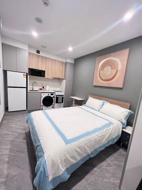 Brand New Furnished Studios - Surfers Paradise Gold Coast 2