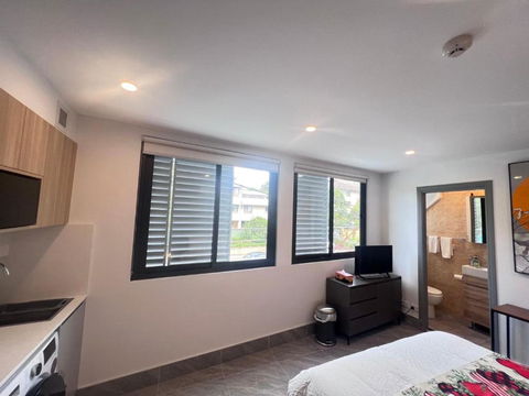 Brand New Furnished Studios - Surfers Paradise Gold Coast 4