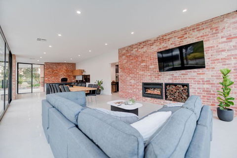 CASALE ESTATE - Surfers Paradise Gold Coast 1