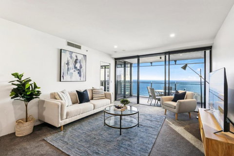 Circle On Cavill Luxe 2-Bed With Views & Pool - Surfers Paradise Gold Coast 1