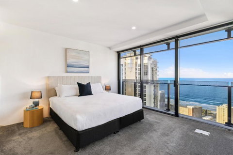 Circle On Cavill Luxe 2-Bed With Views & Pool - Surfers Paradise Gold Coast 2