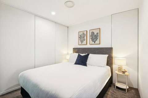 Circle On Cavill Luxe 2-Bed With Views & Pool - Surfers Paradise Gold Coast 3