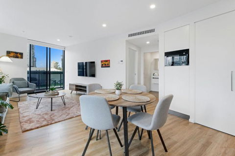 Couples Escape In Ruby Surfers Paradise - Surfers Paradise Gold Coast 2