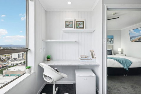 Cosy Studio Overlooking The Ocean With Pool, Gym - Surfers Paradise Gold Coast 1
