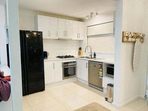 D101 Charming Apartment- Free Parking - Surfers Paradise Gold Coast 1