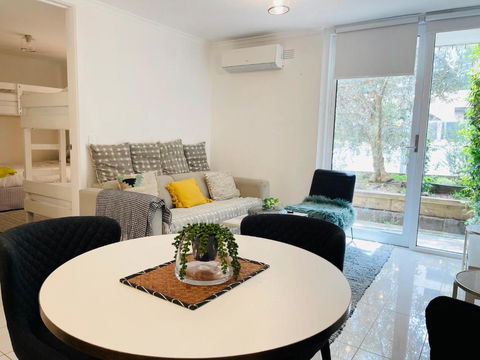 D101 Charming Apartment- Free Parking - Surfers Paradise Gold Coast 0