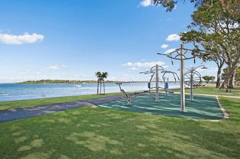 2nd Floor Unit With Water Views And Pool - Karoonda Sands, Bongaree - Surfers Paradise Gold Coast 1