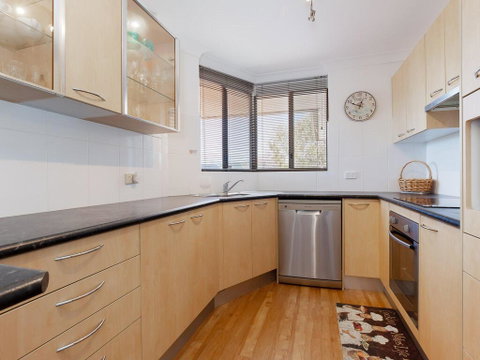 3 'ENDEAVOUR', 13 ONDINE CL - LARGE THREE BEDROOM UNIT WITH FILTERED WATER VIEWS - Surfers Paradise Gold Coast 3