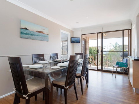 3 'ENDEAVOUR', 13 ONDINE CL - LARGE THREE BEDROOM UNIT WITH FILTERED WATER VIEWS - Surfers Paradise Gold Coast 1