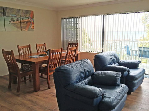 3 'Paradiso', 4 Laman Street - Aircon, Pool, Heart Of Town, Water Views - Surfers Paradise Gold Coast 3