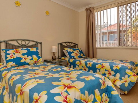 3 'Sunset' 11 Victoria Parade - Stunning Unit Right Across From The Water - Surfers Paradise Gold Coast 2