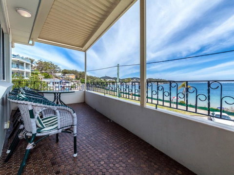 3 'Sunset' 11 Victoria Parade - Stunning Unit Right Across From The Water - Surfers Paradise Gold Coast 3