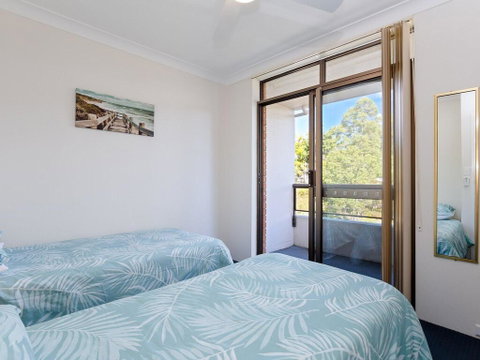 3 'The Commodore' , 9-11 Donald Street - Great Unit In The Heart Of Town - Surfers Paradise Gold Coast 2