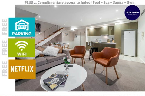 3 BDR Stylish City Retreat // Close To All And Everything In Canberra - Surfers Paradise Gold Coast 0