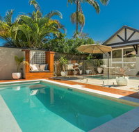 3 Little Pigs Holiday Home - Surfers Paradise Gold Coast