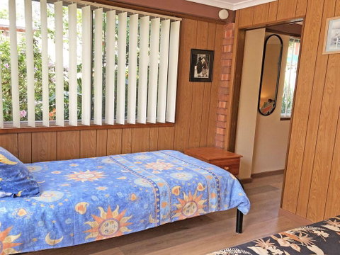 3 Tomaree Street - Cute 4 Bedroom House With Aircon In The Heart Of Town - Surfers Paradise Gold Coast 3