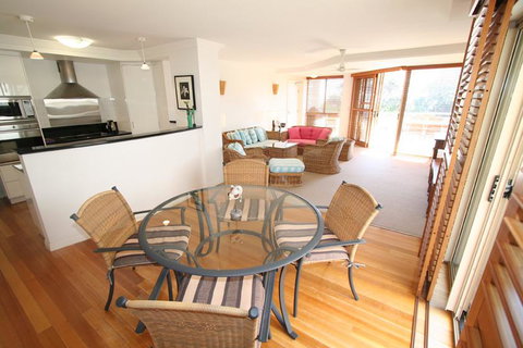 3/54 Lawson St - The Palms 3 - Surfers Paradise Gold Coast 2