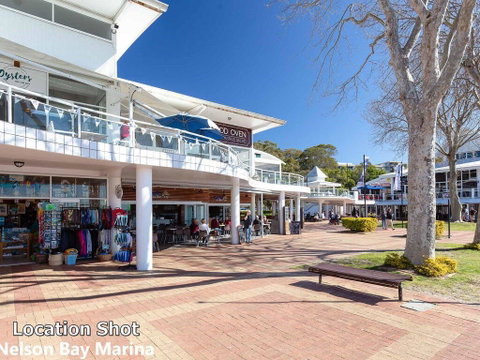 30 'The Commodore' 9-11 Donald Street - Fabulous 3 Bedroom 2 Bathroom 2 Carspaces - Surfers Paradise Gold Coast 0