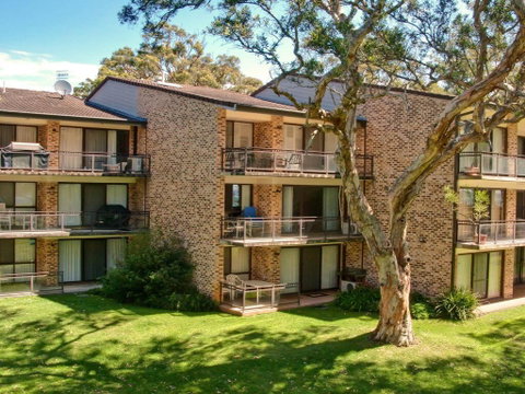 32 'Bay Parklands', 2 Gowrie Avenue - Fantastic Unit With Air Conditioning, Pool, Tennis Court & Spa - Surfers Paradise Gold Coast 3