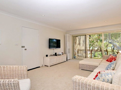 32 'Bay Parklands', 2 Gowrie Avenue - Fantastic Unit With Air Conditioning, Pool, Tennis Court & Spa - Surfers Paradise Gold Coast 1