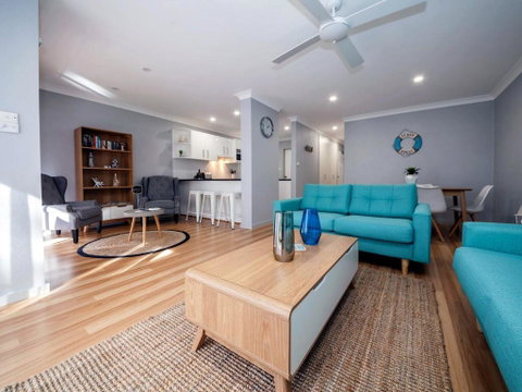 33 'Bay Parklands', 2 Gowrie Avenue - Air Conditioning, Foxtel, Pool, Tennis Court, Spa - Surfers Paradise Gold Coast 2