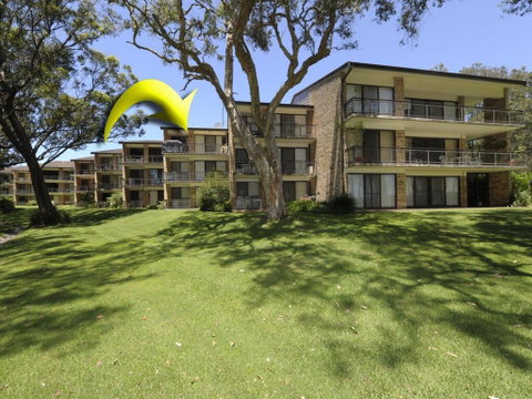 33 'Bay Parklands', 2 Gowrie Avenue - Air Conditioning, Foxtel, Pool, Tennis Court, Spa - Surfers Paradise Gold Coast 0